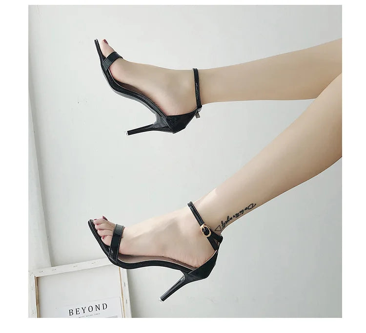 Sandales Gladiateur Argentées Femme — Boucle, Talon Haut, Bureau & Casual Été