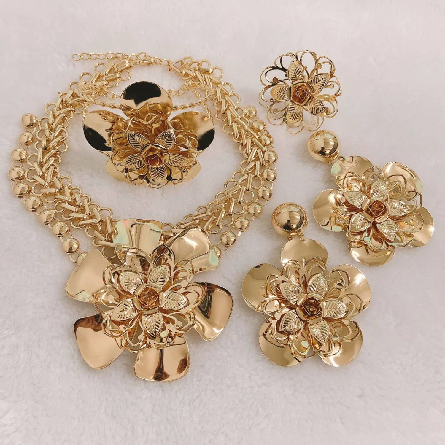 Parure Bijoux Fleur Plaqué Or 18K Femme — Collier, Boucles, Bracelet, Mariage