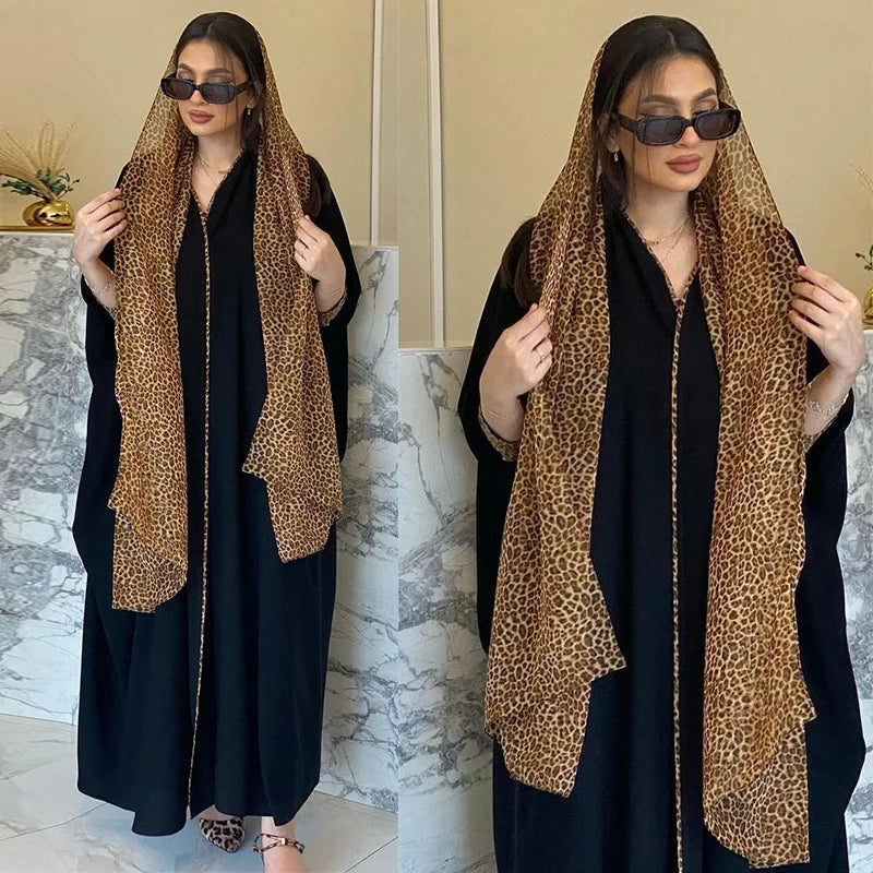 Abaya Noire Femme Turquie Dubai Imprimé Léopard avec Hijab — Col V Musulmane