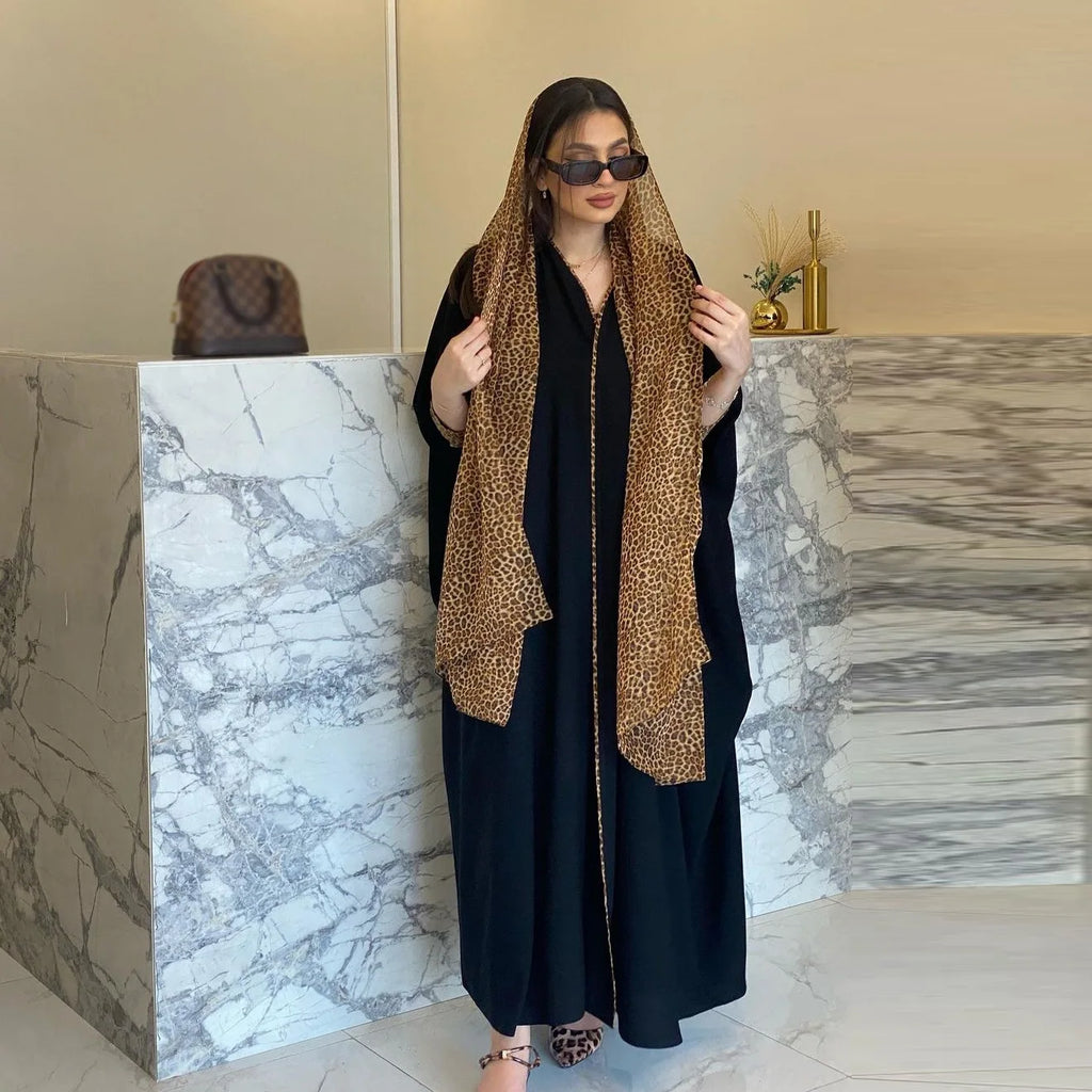 Abaya Noire Femme Turquie Dubai Imprimé Léopard avec Hijab — Col V Musulmane