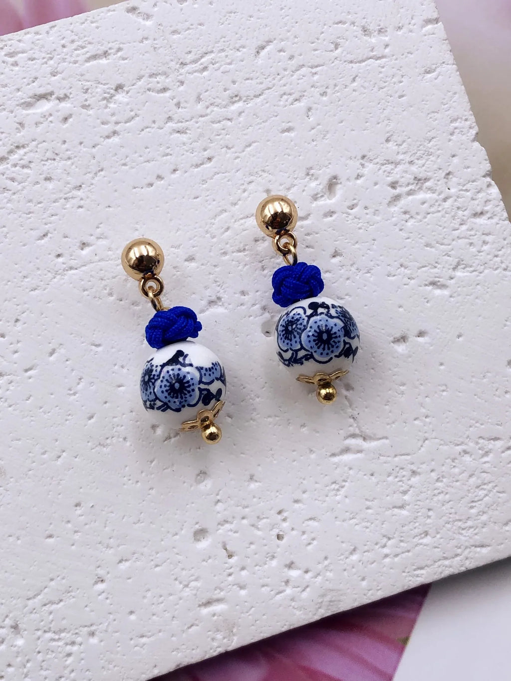 Boucles d'Oreilles Clou Céramique Style Chinois — Porcelaine Bleu & Blanc, Femme