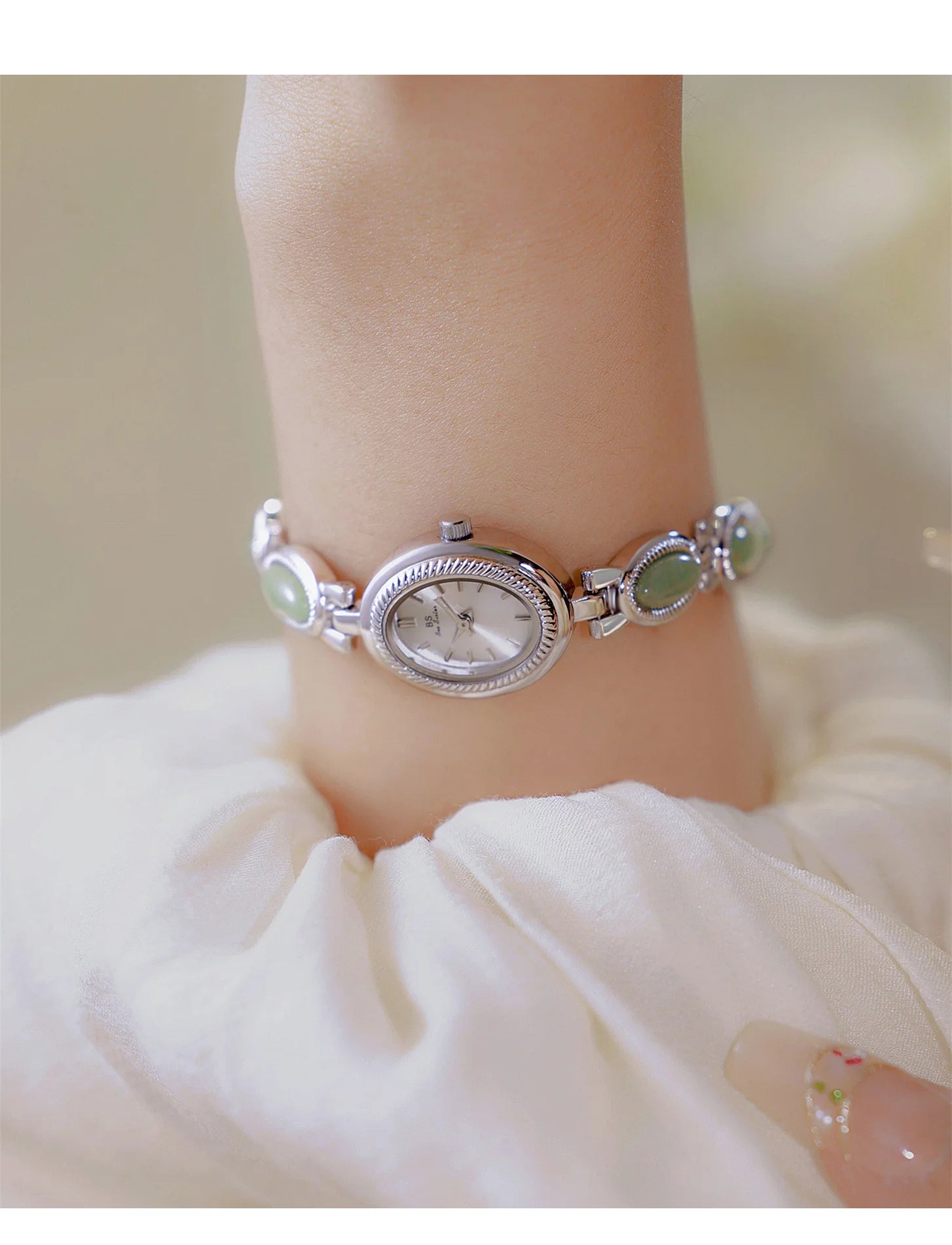 Montre Femme Luxe Strass Ovale — Bracelet Doré, Quartz, Top Marque 2025
