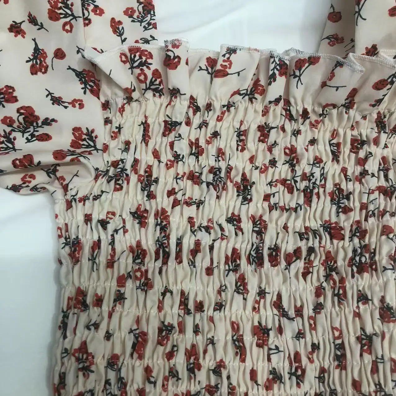 Robe Mini Femme Fleurie Plissée 2025 — Manches Courtes, Dos Nu, Décontractée