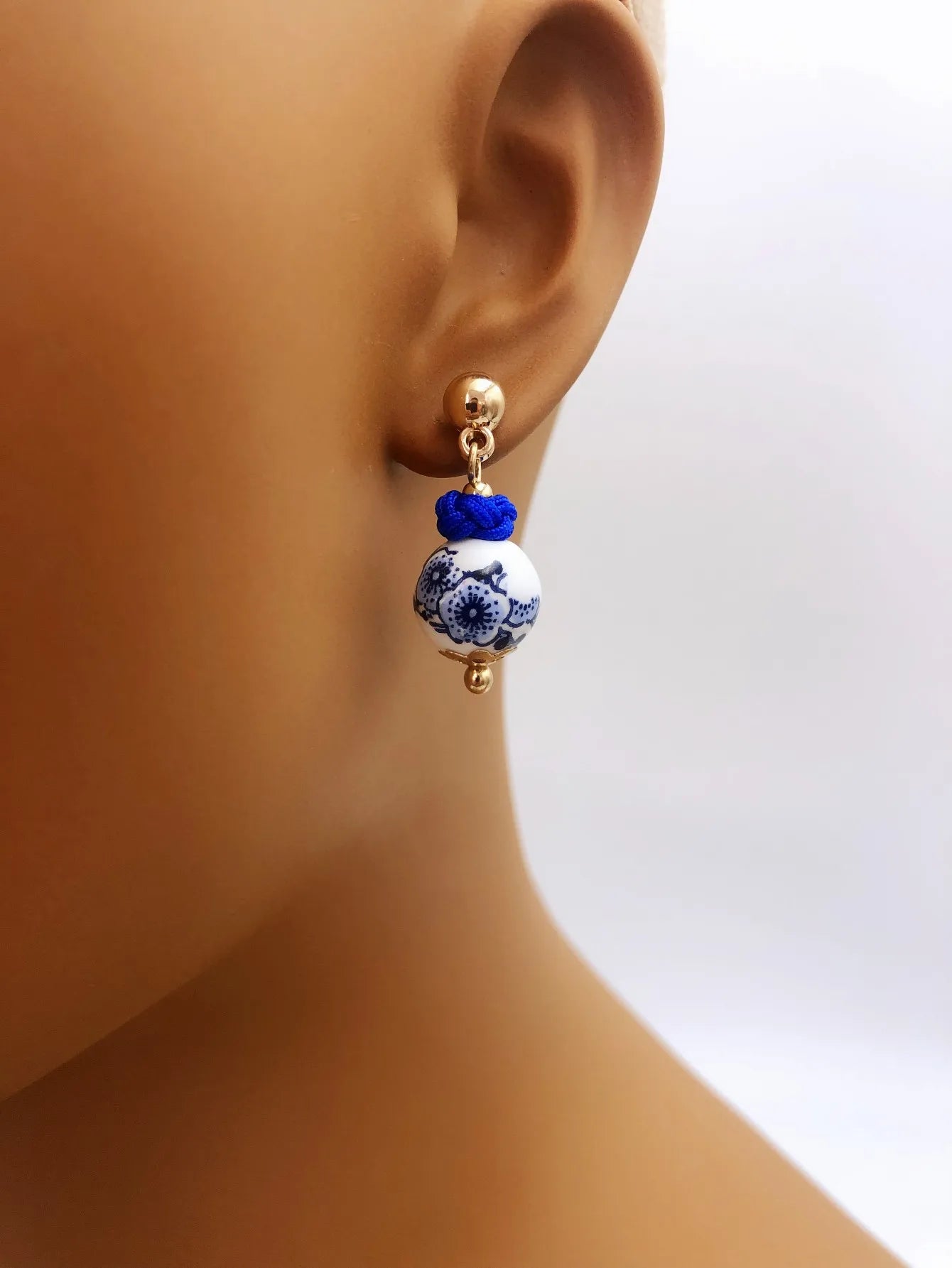Boucles d'Oreilles Clou Céramique Style Chinois — Porcelaine Bleu & Blanc, Femme