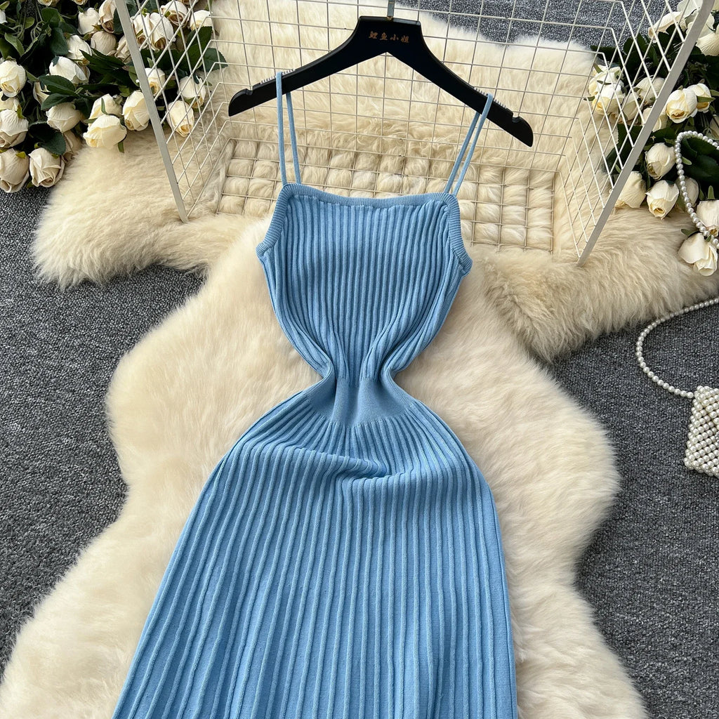 Robe Longue Tricotée Plissée Taille Haute — Bretelles, Sans Manches, Bodycon Élégante