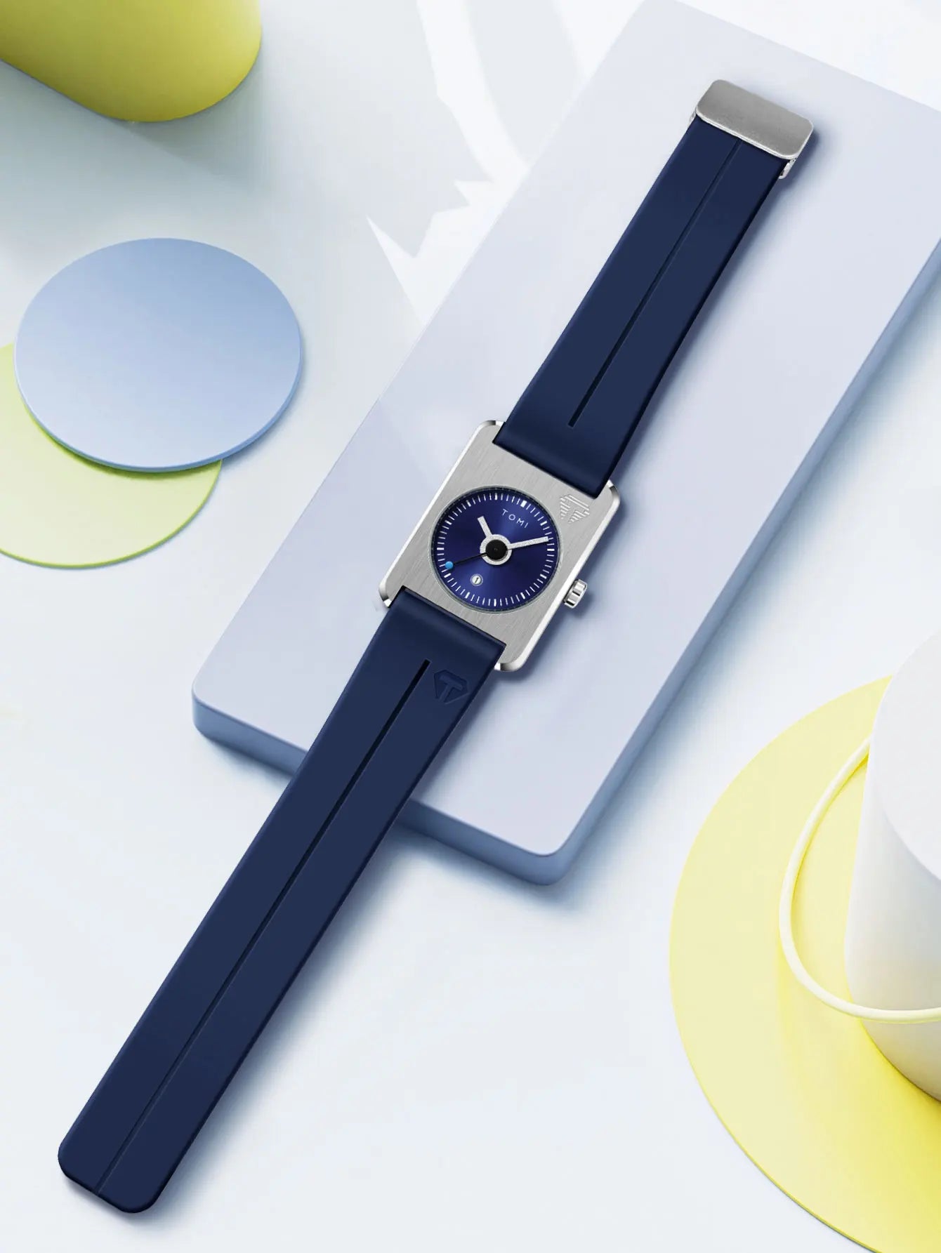 Montre Homme Fashion Quartz — Petit Cadran Carré, Boucle Magnétique, Casual Léger