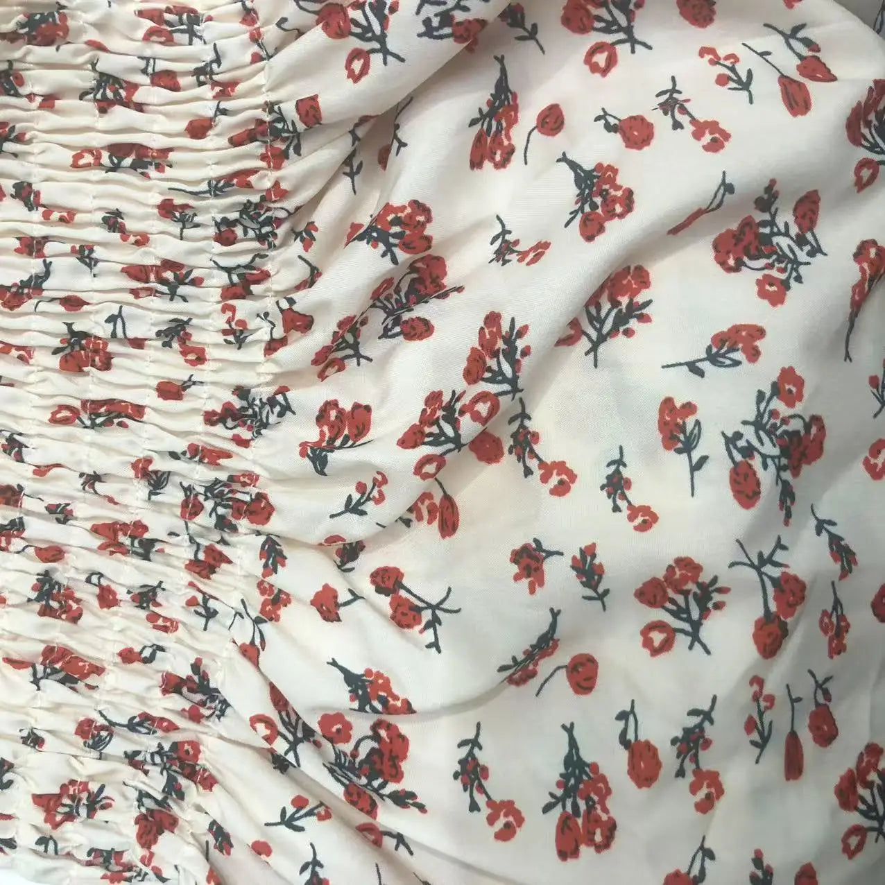 Robe Mini Femme Fleurie Plissée 2025 — Manches Courtes, Dos Nu, Décontractée