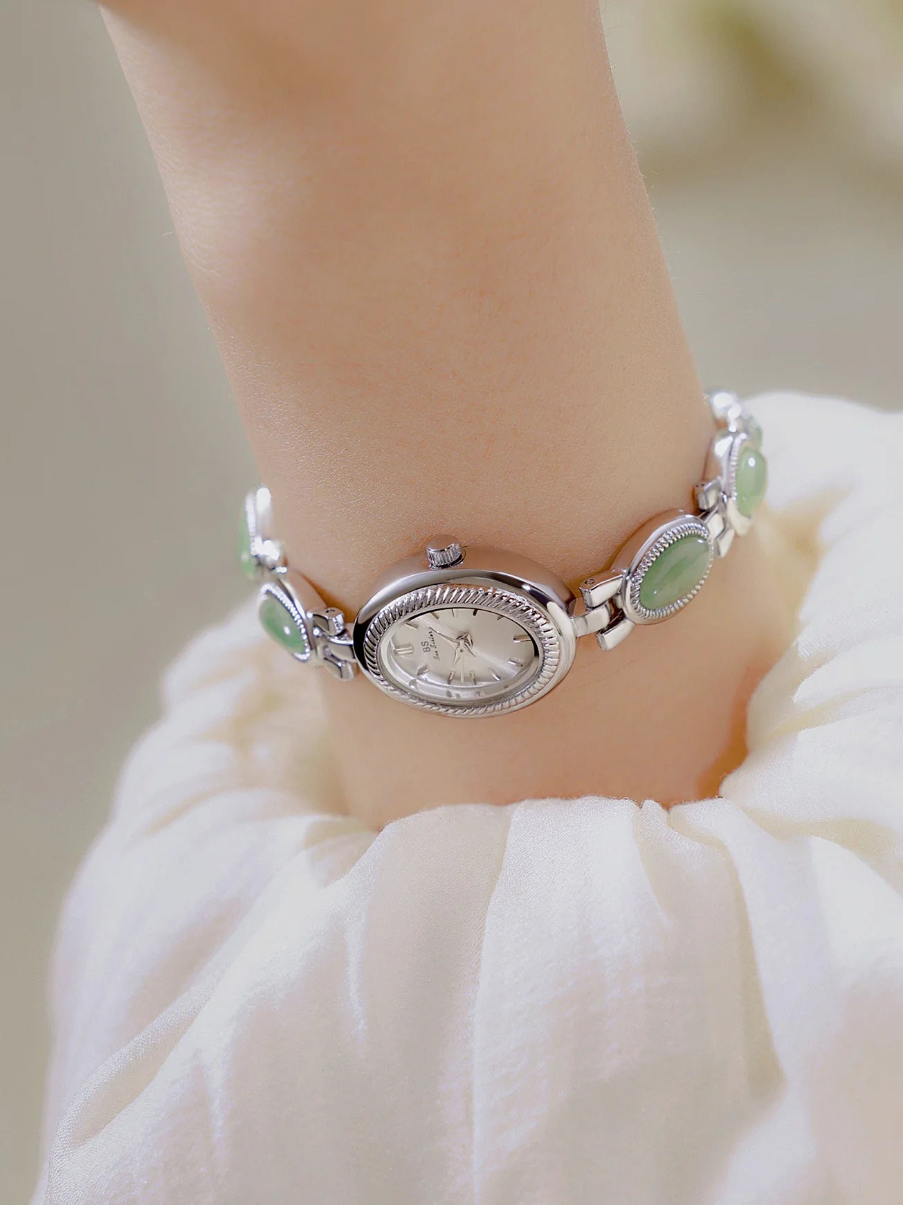 Montre Femme Luxe Strass Ovale — Bracelet Doré, Quartz, Top Marque 2025