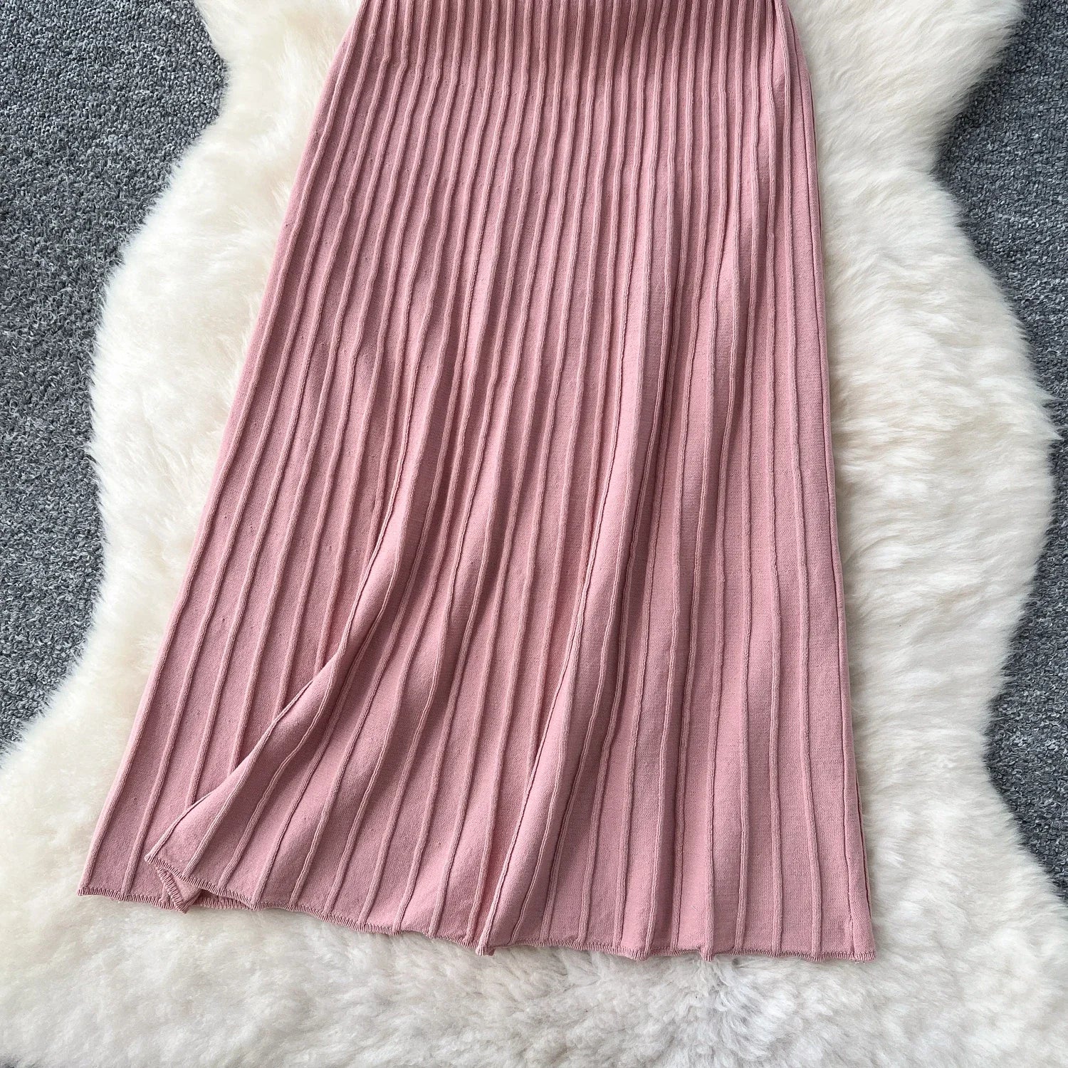 Robe Longue Tricotée Plissée Taille Haute — Bretelles, Sans Manches, Bodycon Élégante