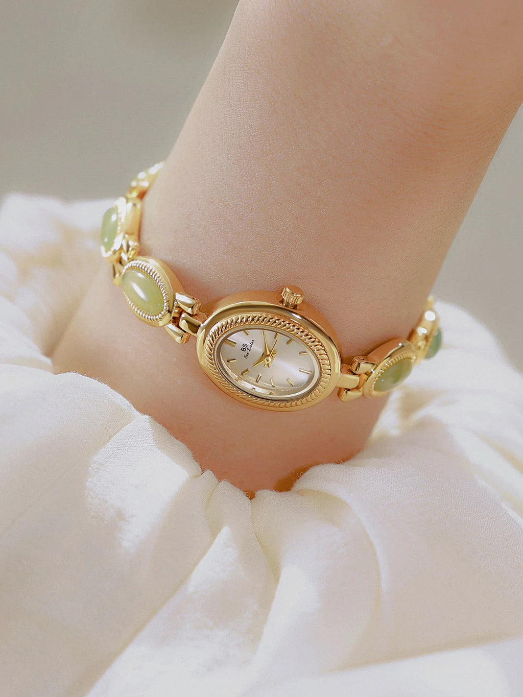 Montre Femme Luxe Strass Ovale — Bracelet Doré, Quartz, Top Marque 2025
