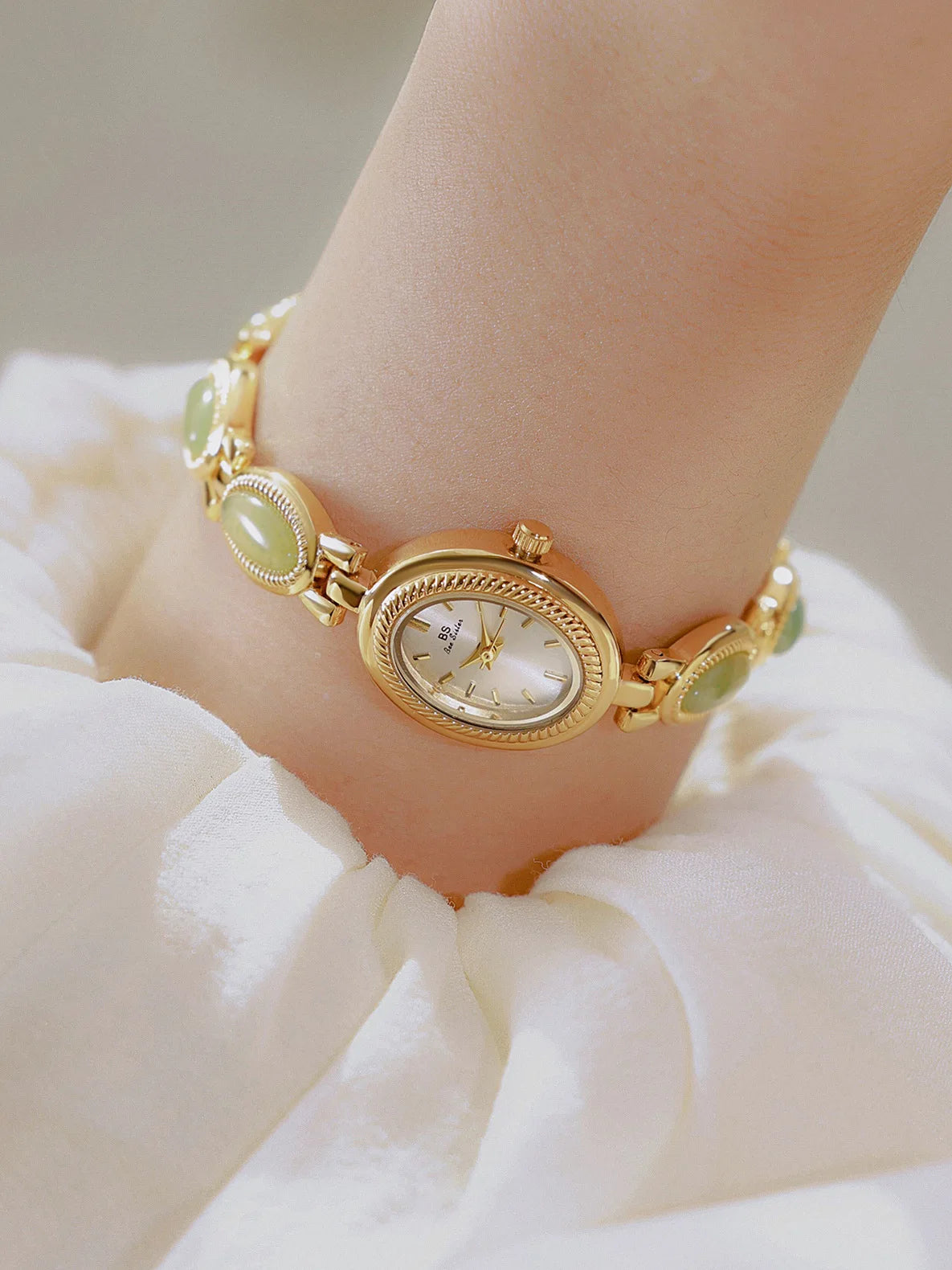Montre Femme Luxe Strass Ovale — Bracelet Doré, Quartz, Top Marque 2025
