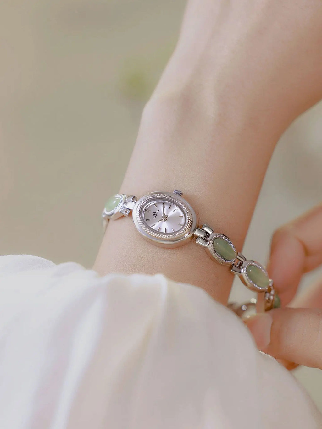 Montre Femme Luxe Strass Ovale — Bracelet Doré, Quartz, Top Marque 2025