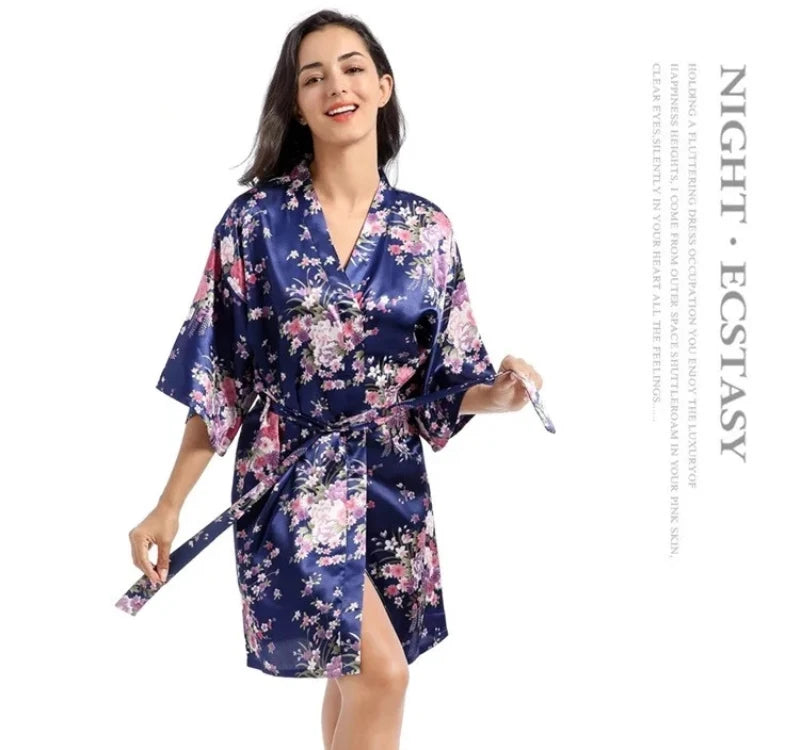 Robe de Chambre Kimono Satin Floral Femme — Mariée & Demoiselles d'Honneur, Spa & Mariage