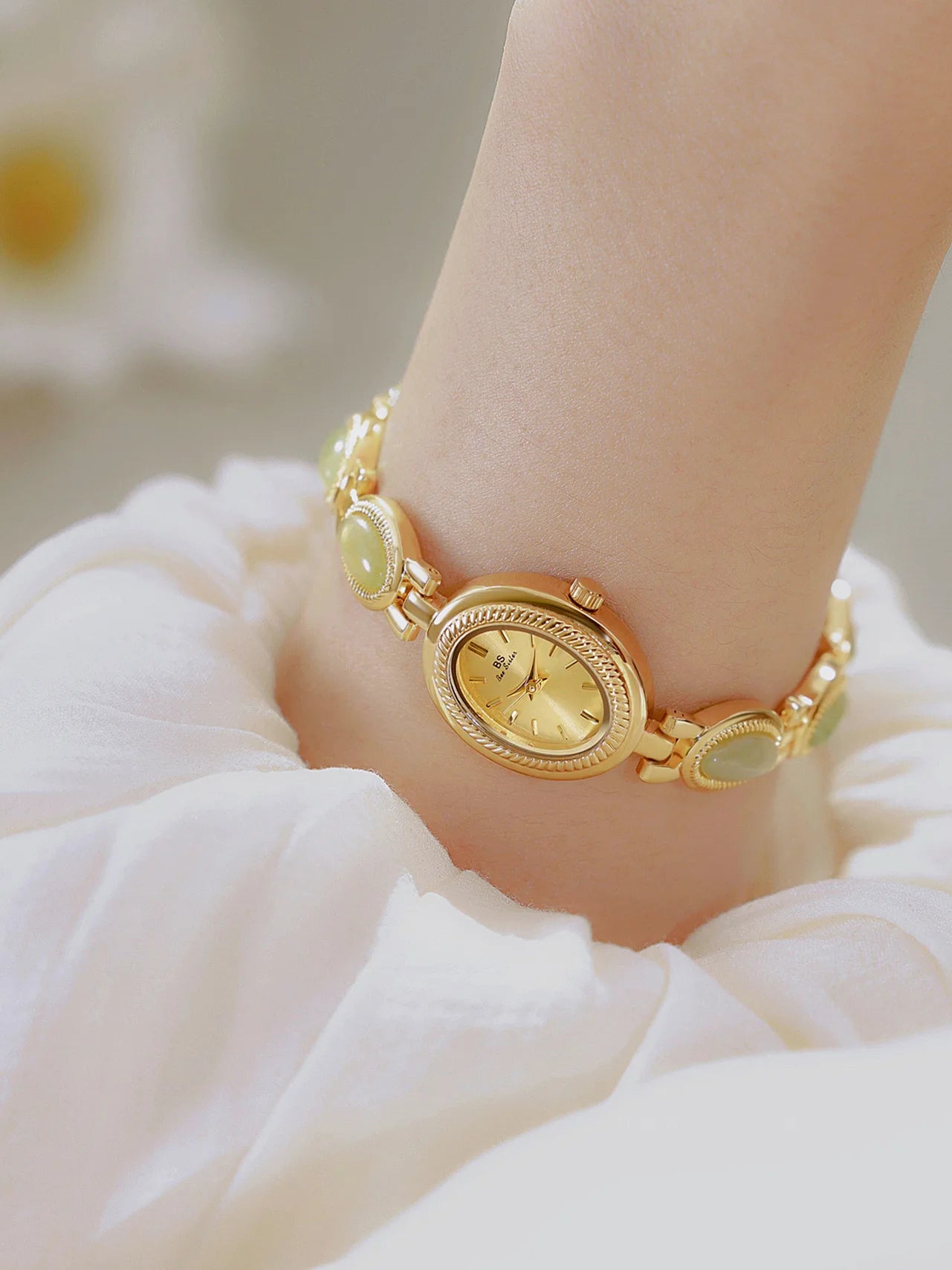 Montre Femme Luxe Strass Ovale — Bracelet Doré, Quartz, Top Marque 2025