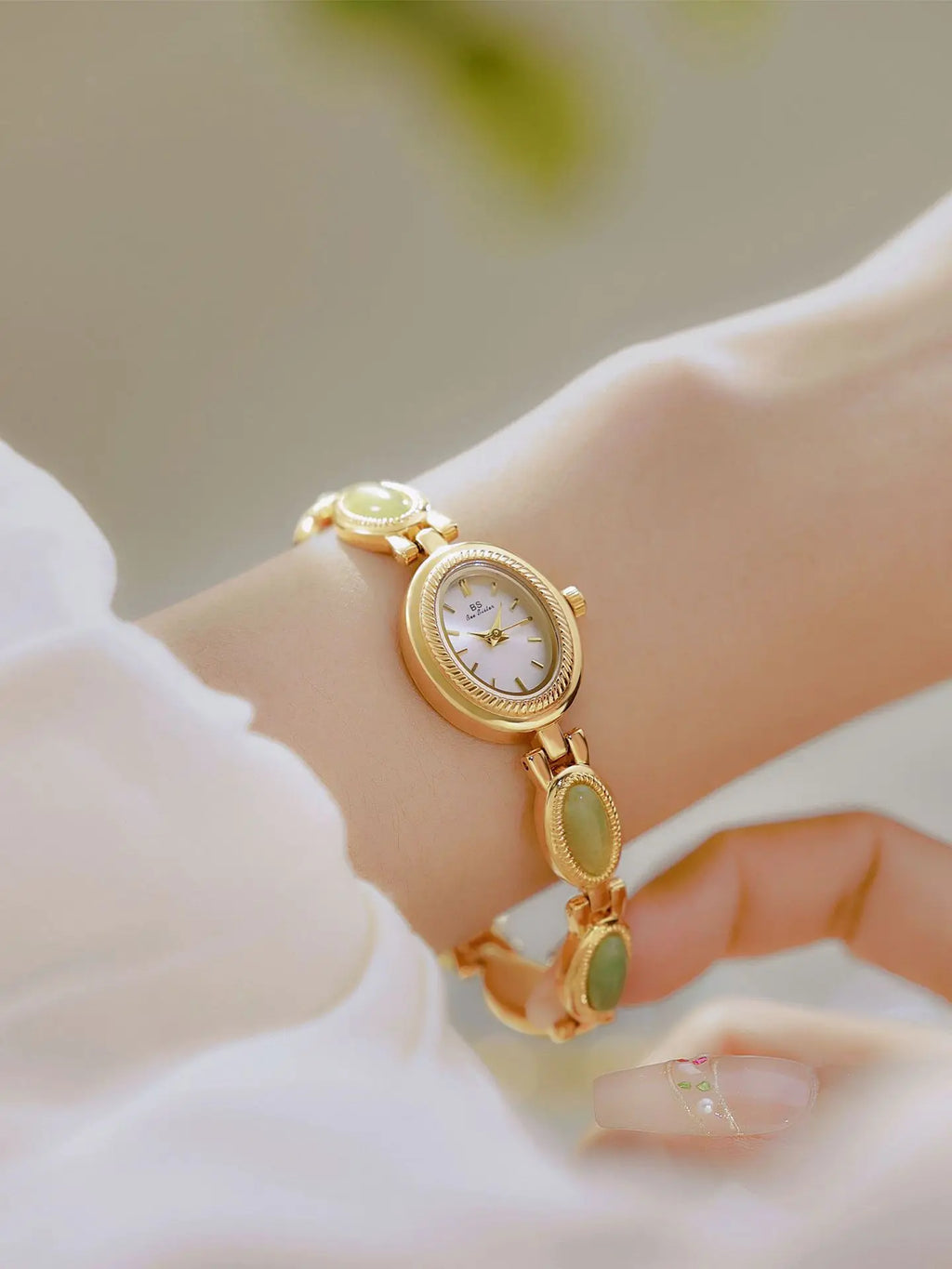 Montre Femme Luxe Strass Ovale — Bracelet Doré, Quartz, Top Marque 2025