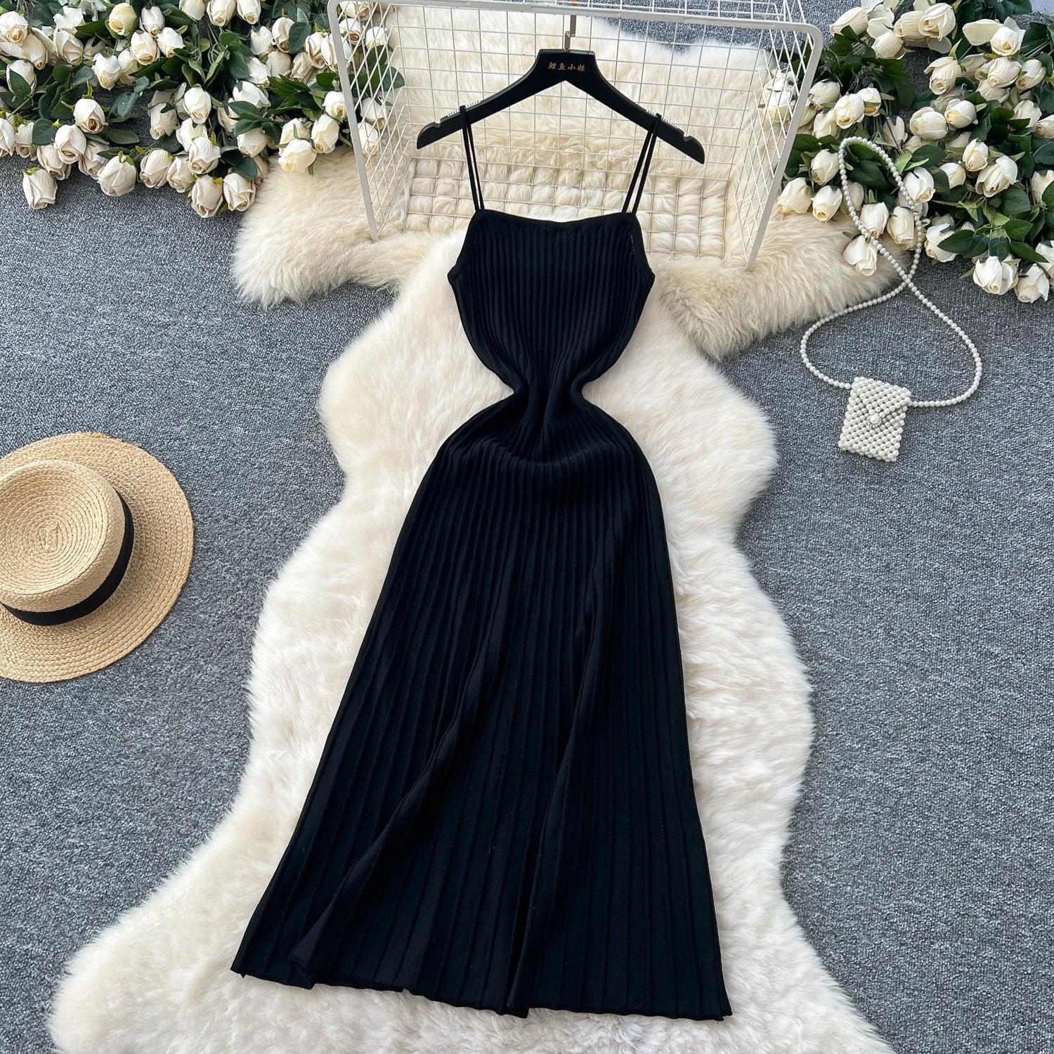 Robe Longue Tricotée Plissée Taille Haute — Bretelles, Sans Manches, Bodycon Élégante