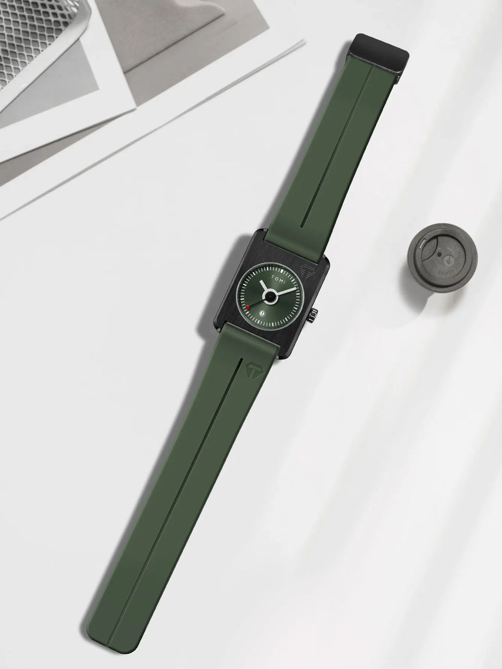 Montre Homme Fashion Quartz — Petit Cadran Carré, Boucle Magnétique, Casual Léger