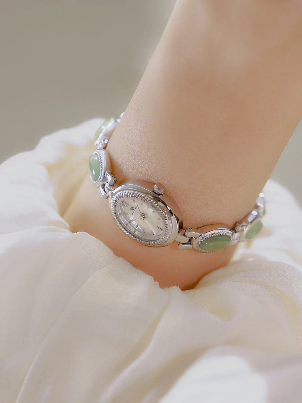 Montre Femme Luxe Strass Ovale — Bracelet Doré, Quartz, Top Marque 2025