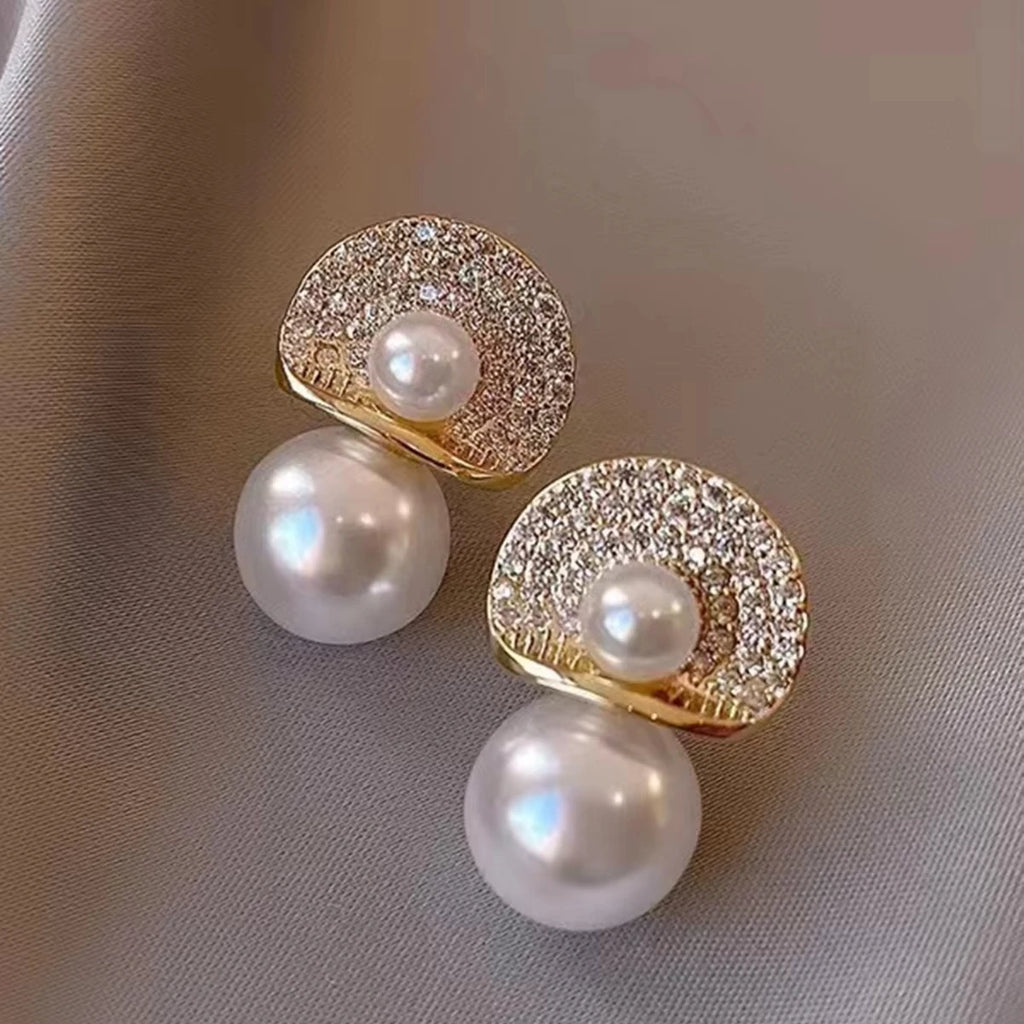 Boucles d'Oreilles Clou Perle Ovale Tendance — Cadre Métal Doré, Mariage & Soirée