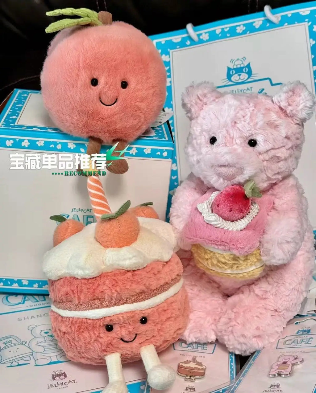 Peluche Ours Leora JELLYCAT – Édition Limitée Gâteau aux Fraises