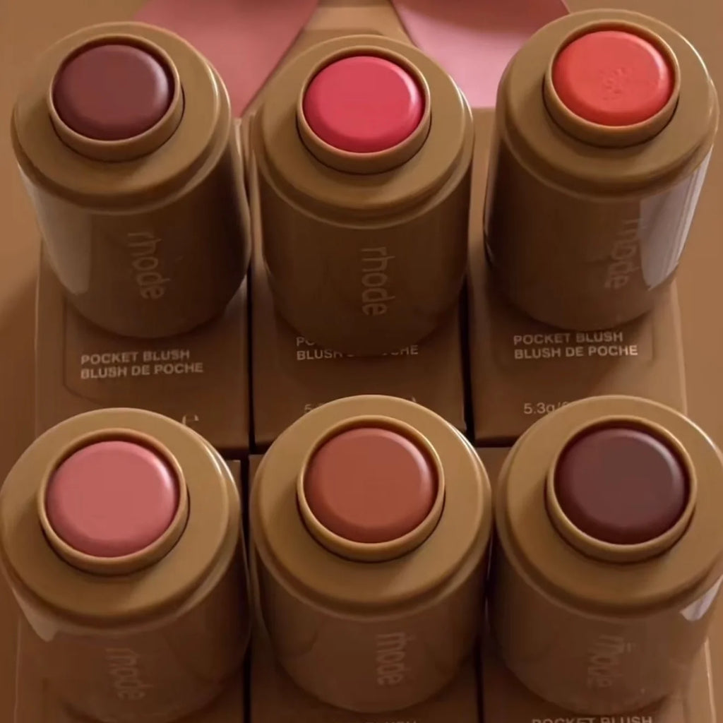 Fond de Teint Cushion Blush & Lip Gloss — Coque iPhone 17/16, Maquillage Naturel