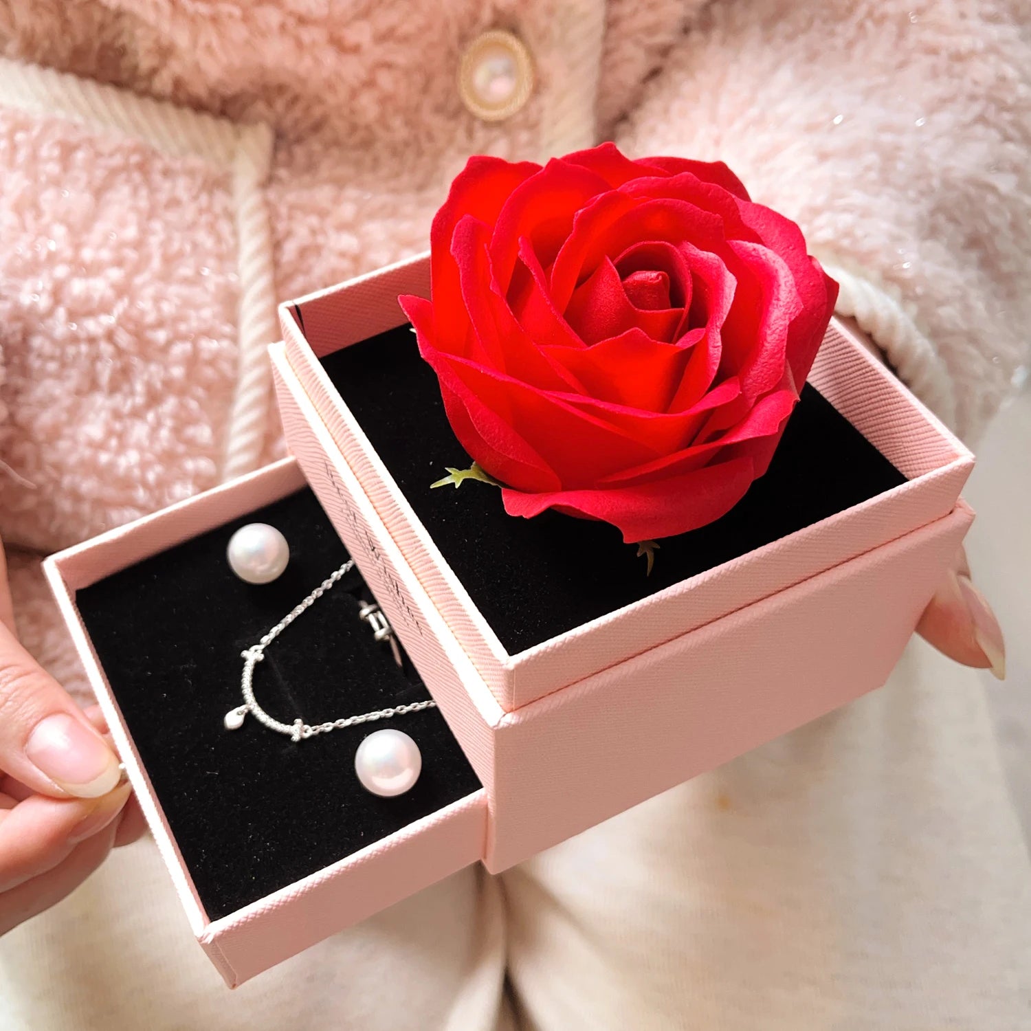 Coffret Cadeau Saint-Valentin 2025 — Collier Cœur Scintillant & Boîte Rose Luxueuse