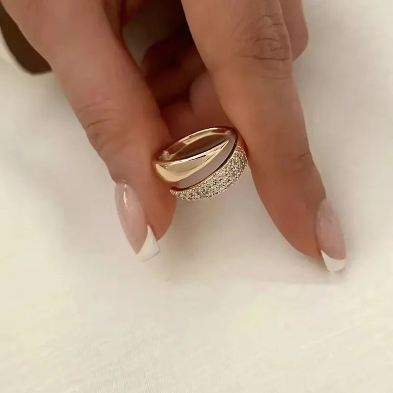 Bague Femme Soleil Plaqué Or — Pierre Naturelle, Texture Métal Creux, Tendance