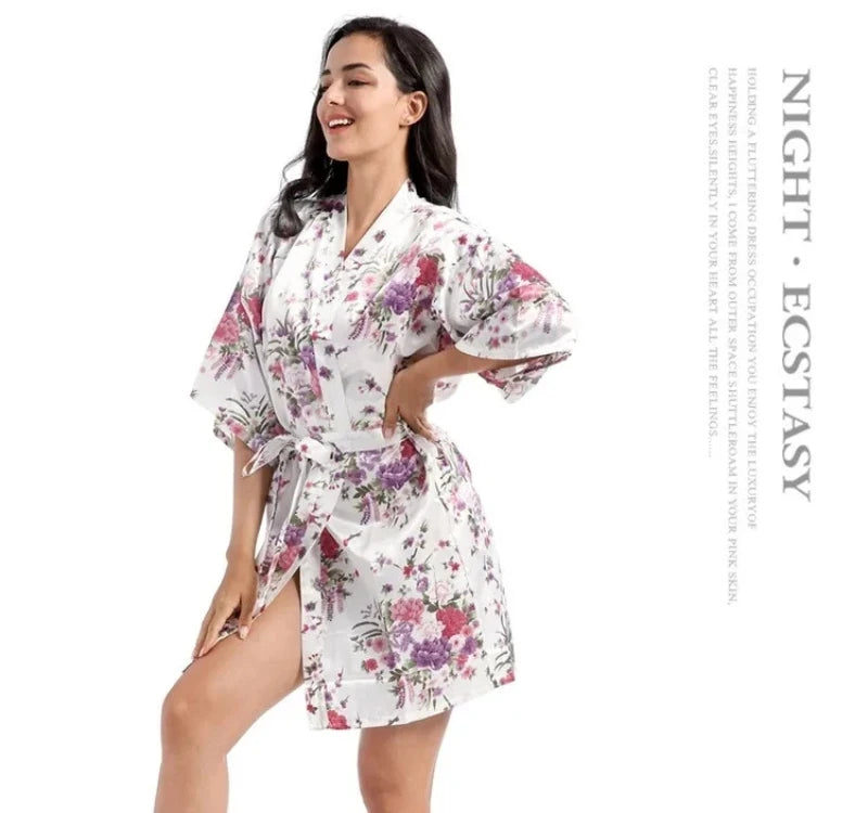 Robe de Chambre Kimono Satin Floral Femme — Mariée & Demoiselles d'Honneur, Spa & Mariage