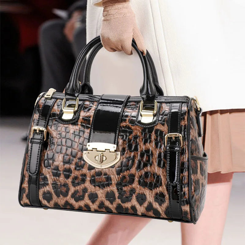 Sac Boston Femme Cuir Véritable Imprimé Léopard — Style Luxe Tendance