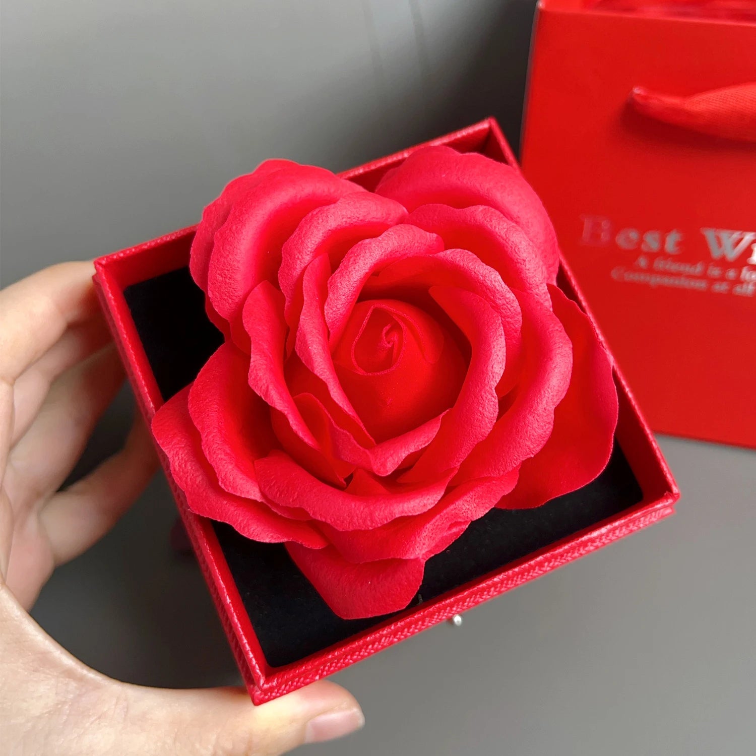 Coffret Cadeau Saint-Valentin 2025 — Collier Cœur Scintillant & Boîte Rose Luxueuse
