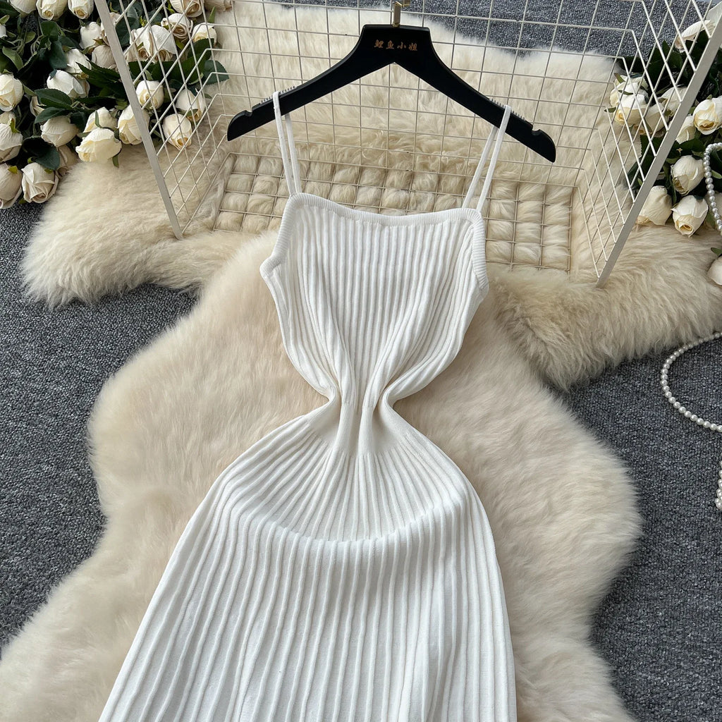 Robe Longue Tricotée Plissée Taille Haute — Bretelles, Sans Manches, Bodycon Élégante