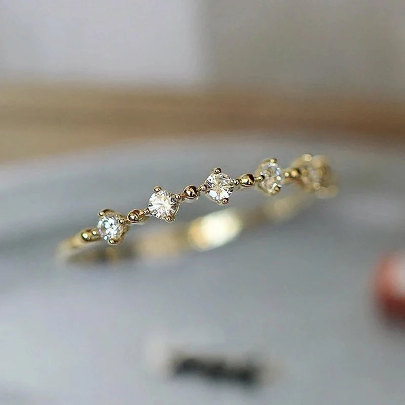 Huitan Bague Femme Zircon Cubique Minimaliste — Doré, Fine, Élégante