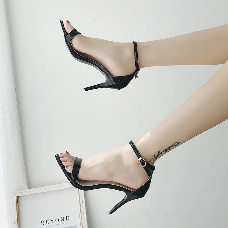 Sandales Gladiateur Argentées Femme — Boucle, Talon Haut, Bureau & Casual Été