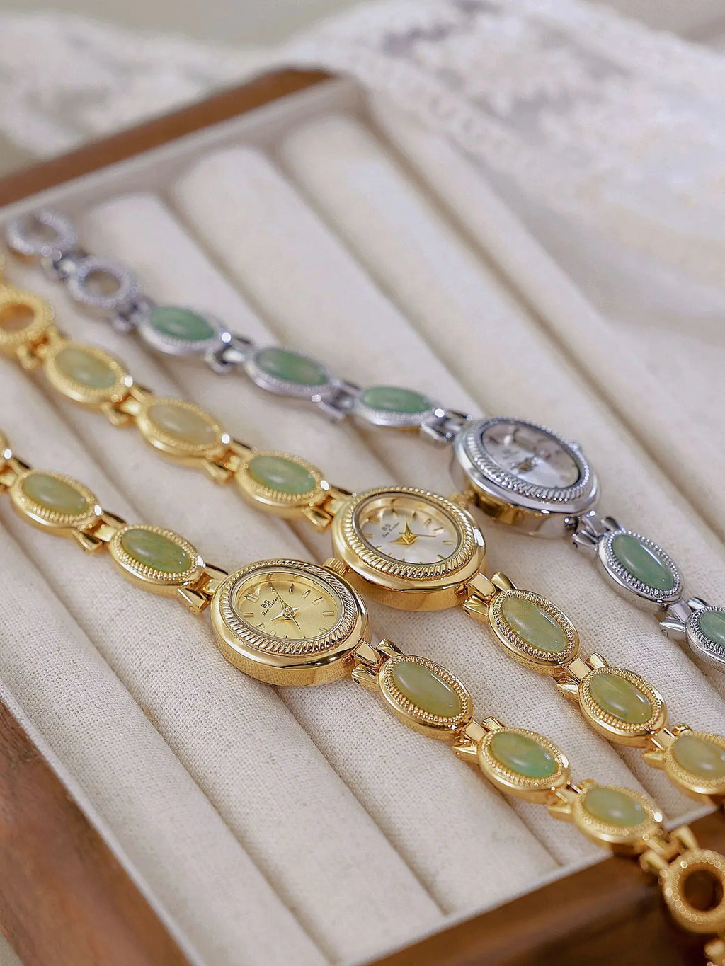 Montre Femme Luxe Strass Ovale — Bracelet Doré, Quartz, Top Marque 2025