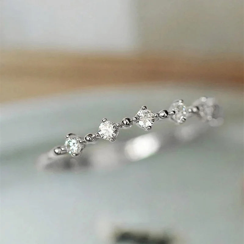 Huitan Bague Femme Zircon Cubique Minimaliste — Doré, Fine, Élégante