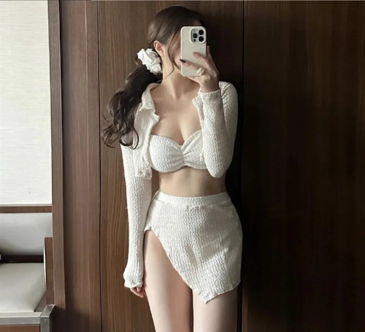 Bikini Bandeau Rose Coréen 4 Pièces — Manches Longues, Mini Jupe, Maillot de Bain