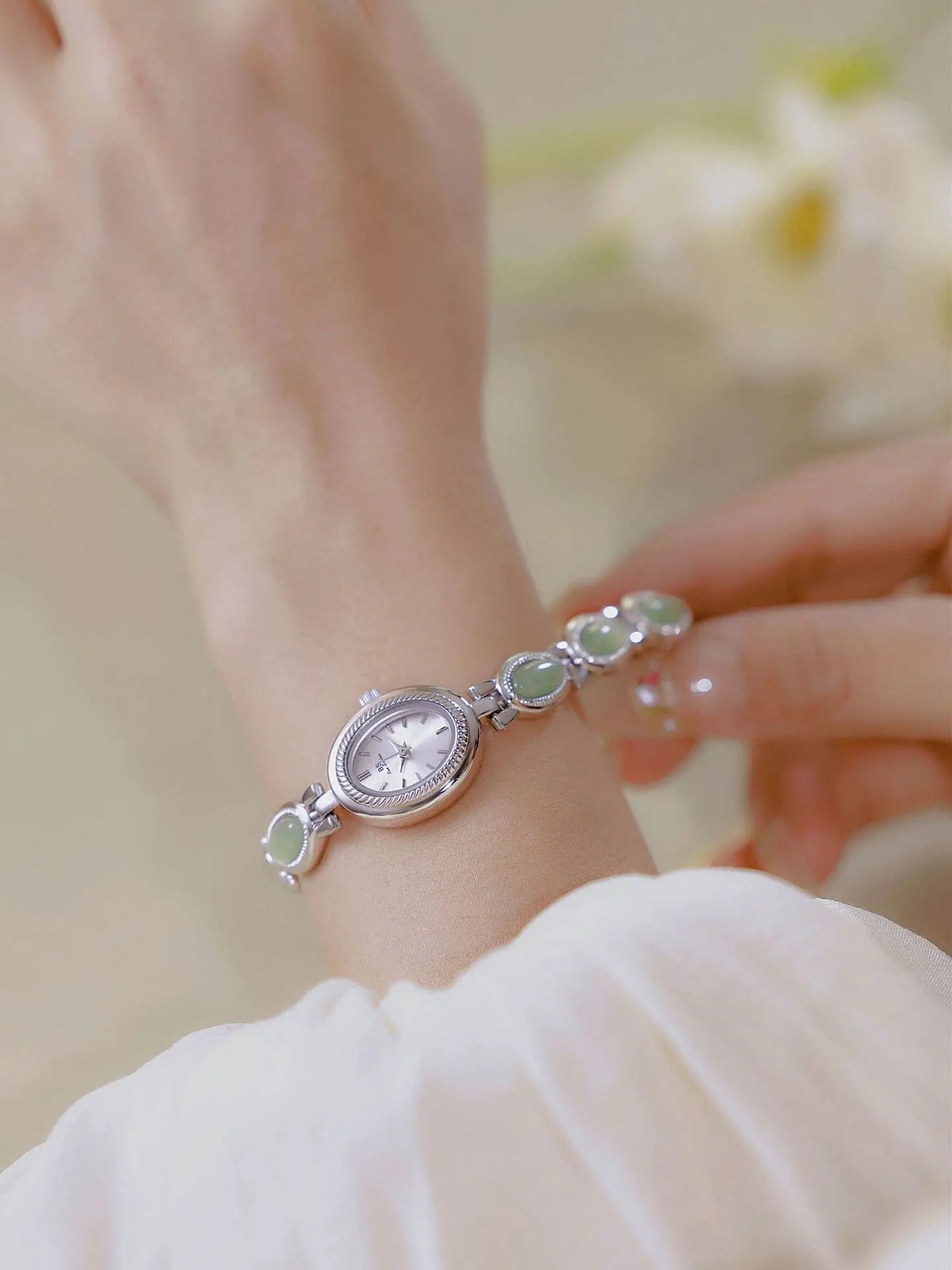 Montre Femme Luxe Strass Ovale — Bracelet Doré, Quartz, Top Marque 2025